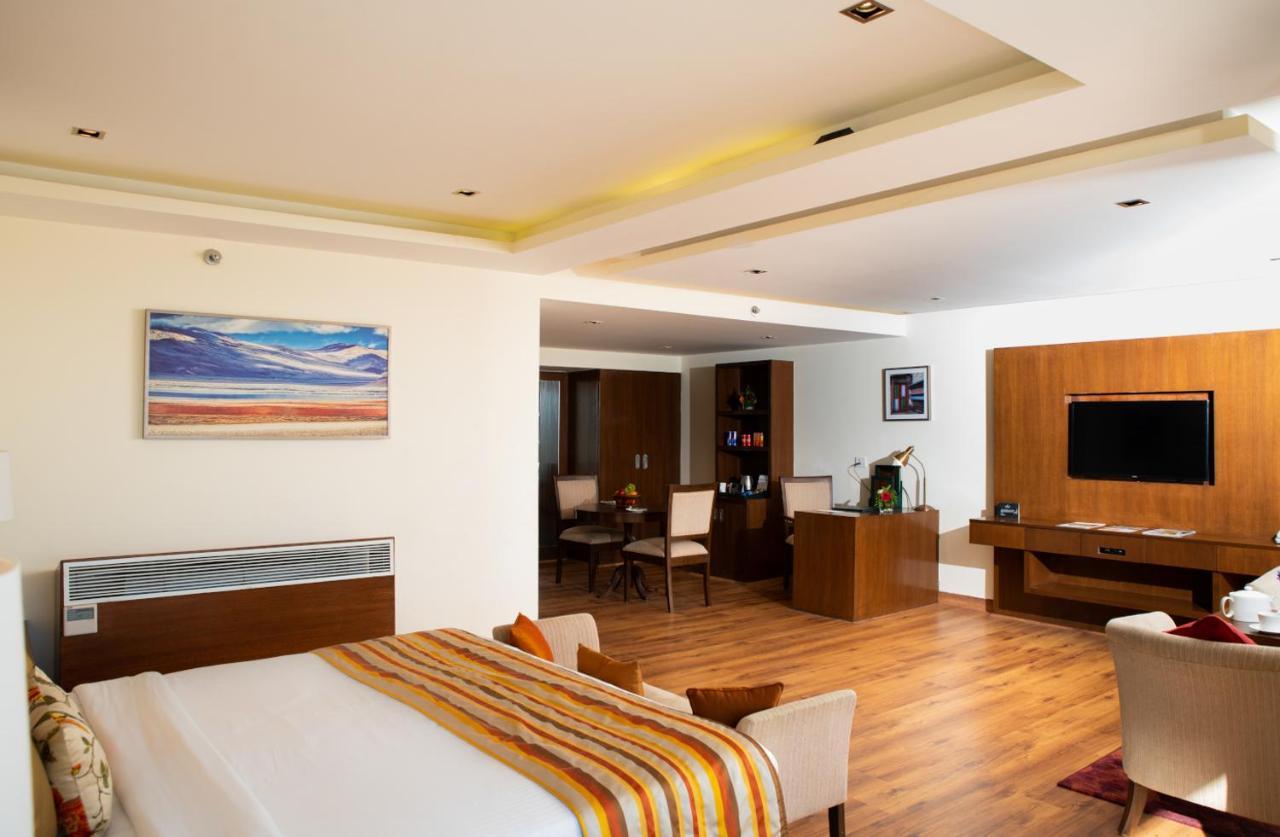 Royal Tulip Luxury Hotel, Kufri, Shimla Esterno foto